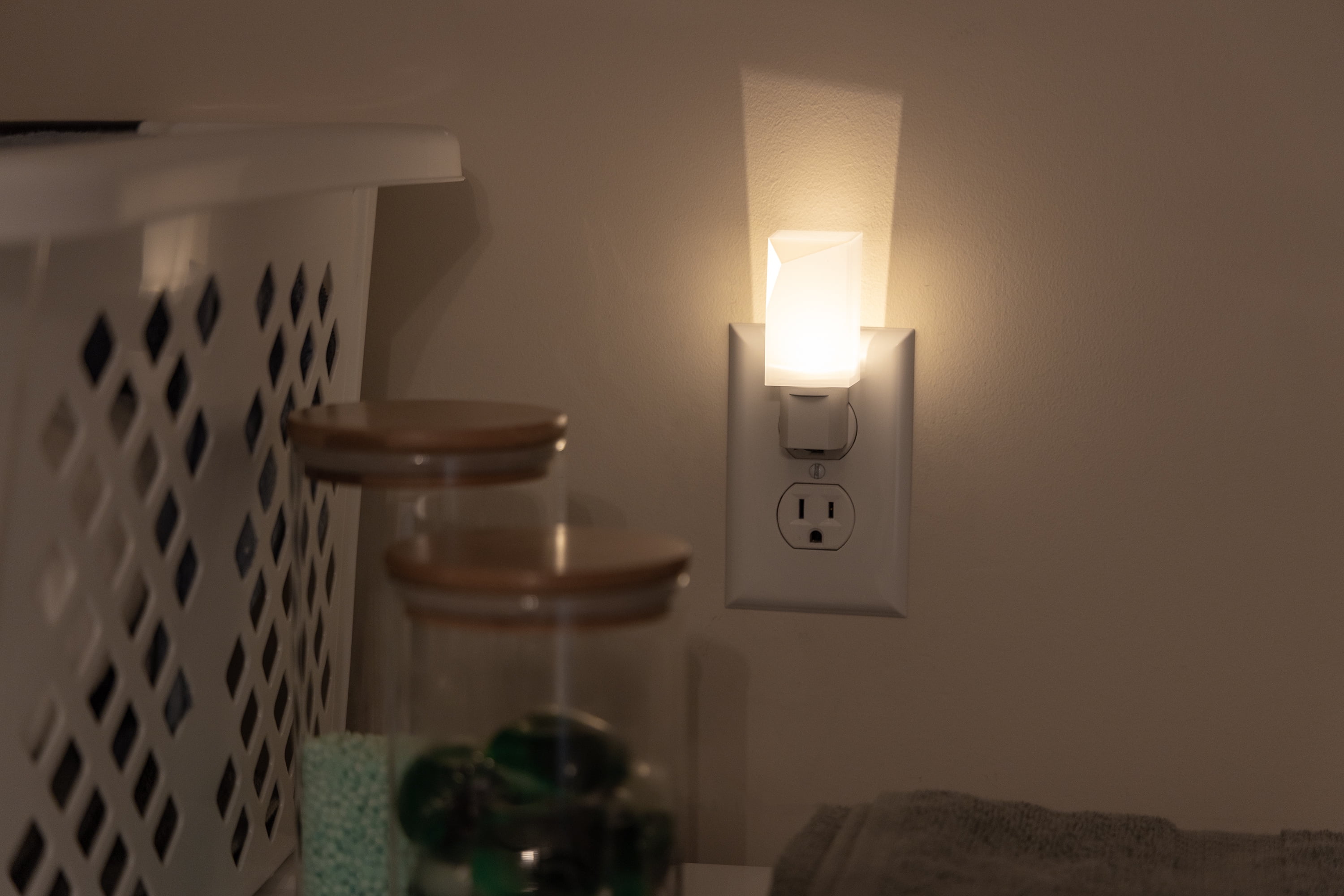 (3 pack) Great Value LED Night Light, Light Sensing, Soft White, 6 in, 2.83 in