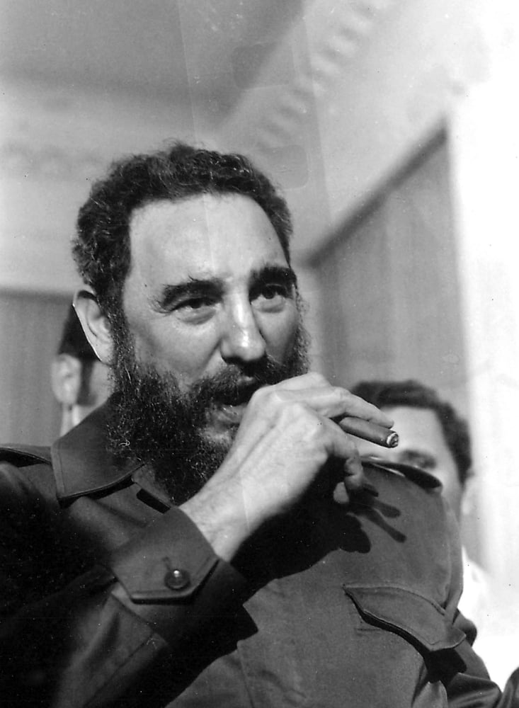 Fidel Castro smoking a cigar Photo Print (24 x 30 ...