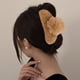 thumbnail image 4 of Pinza de garra para el cabello con oreja de conejo para mujer - Accesorio grande para el cabello de tela suave de 4.7 "- Elegantes clips de moda de fiesta de uso diario en rosa, caqui, café beige, 4 of 5