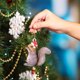 thumbnail image 4 of Xihbxyly Colgante de Árbol de Navidad, Material Acrílico, Diseño de Impresión a Doble Cara, Cuerda para Colgar para Un Uso Fácil, Duradero y Resistente, Decoración Festiva, Ideal para Casa U Oficina, 4 of 6