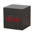 thumbnail image 1 of Reloj despertador digital de madera con luz LED, mini, moderno, con forma de cubo, para escritorio, muestra la hora, la fecha y la temperatura, ideal para niños, dormitorios, hogar y viajes., 1 of 5