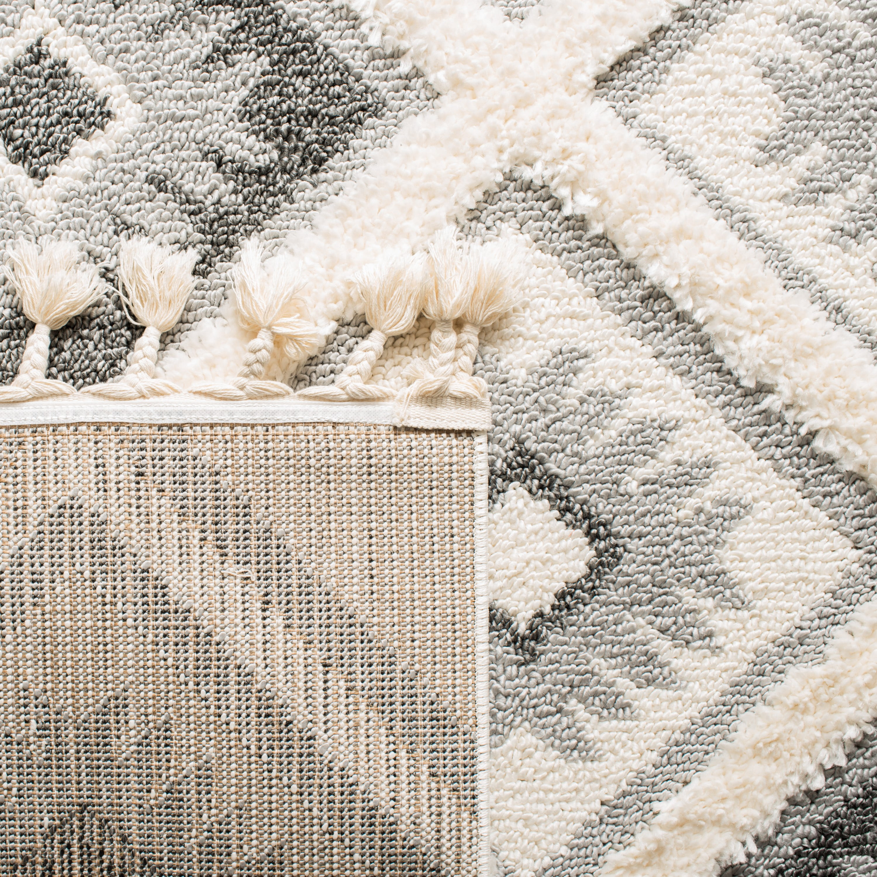 SAFAVIEH Moroccan Tassel Shag Elsie Moroccan Geometric Area Rug, Ivory/Grey, 5'3" x 7'6"