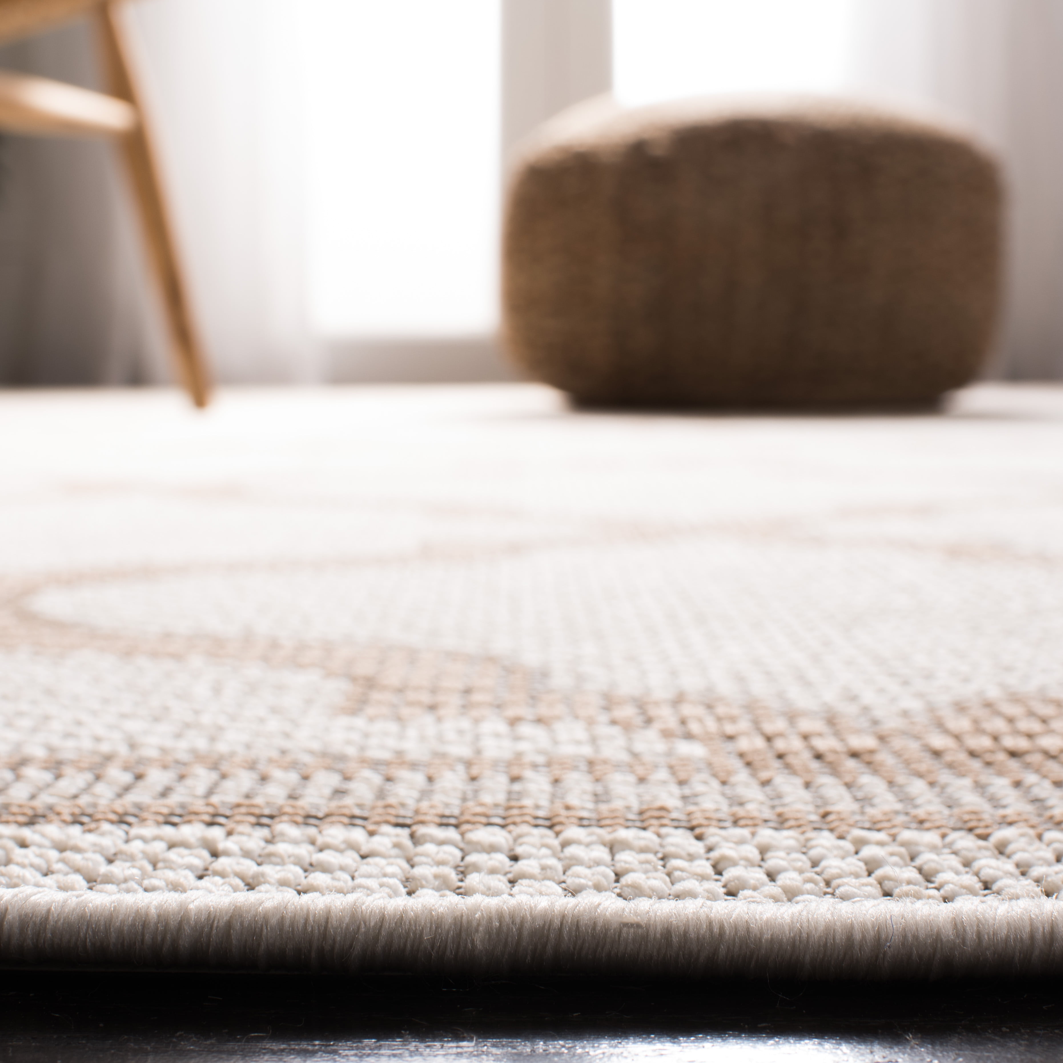 SAFAVIEH Machine Washable Rug Indoor/Outdoor Bermuda Collection - Bermuda Tamaya Geometric Machine Washable Indoor/Outdoor Area Rug, Ivory/Beige, 5'3" x 7'6"