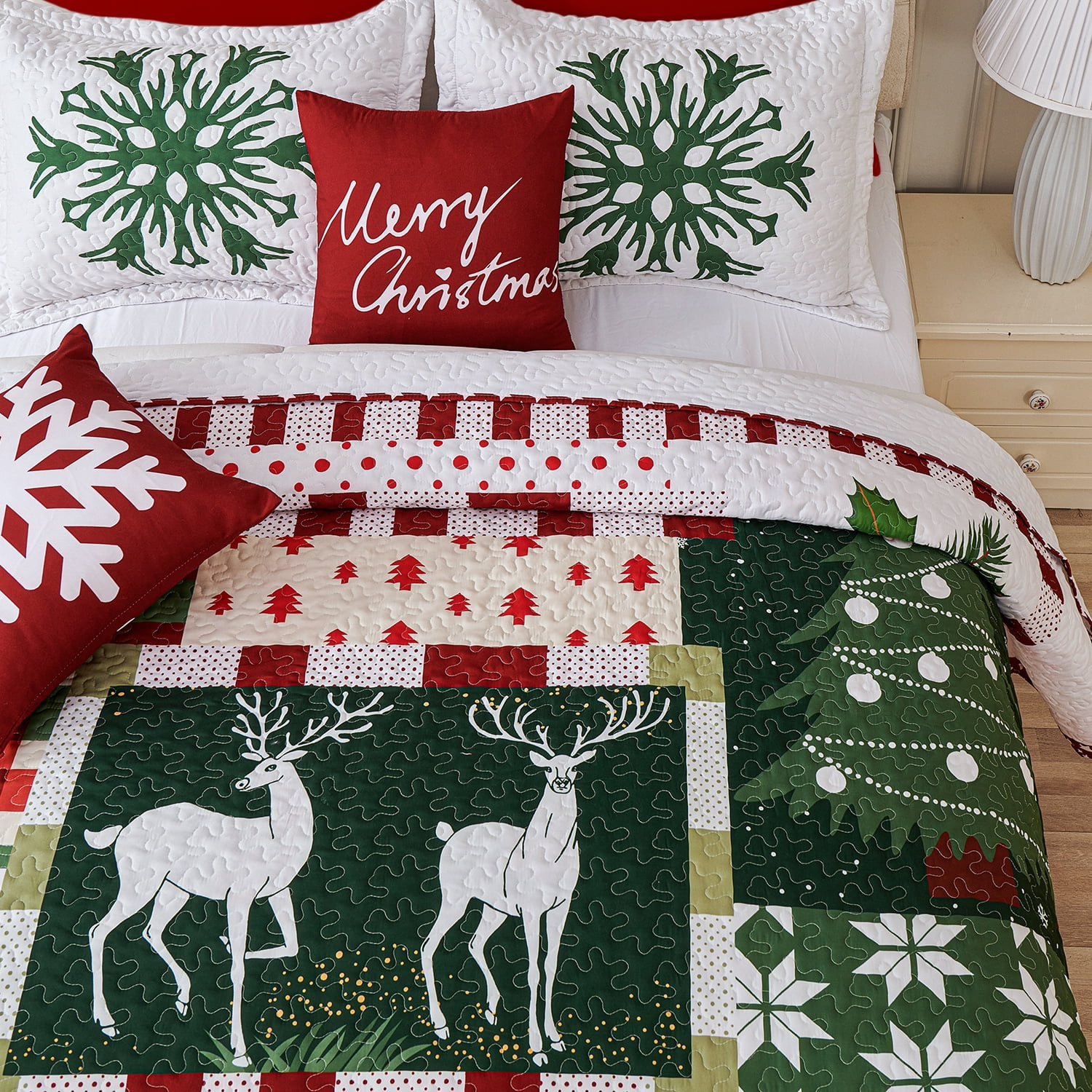 Evenhug Christmas Quilt Set,5-Piece Queen Size Christmas Santa Tree Elk Christmas Themed Patchwork Bedding Set Reversible Coverlet Set with 4 Pillow Shams