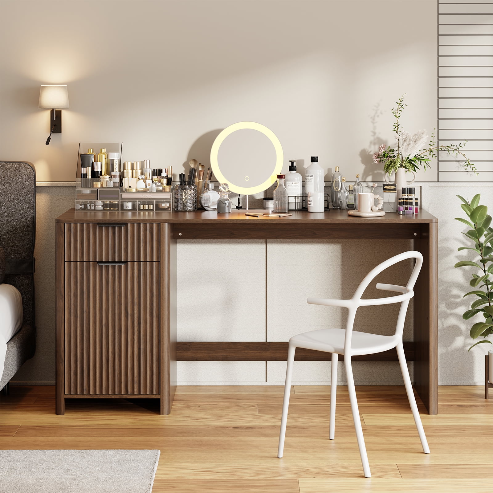 60" Fluted Executive Desk with Storage Modern Home Office Desk with Charging Station Wood Work Desk for Office, Bedroom, Study, Living Room, Walnut
