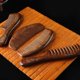 thumbnail image 2 of Peine de madera de seda verde de pelo largo para uso doméstico, peine con mango grabado para masaje capilar de hombres y mujeres, venta al por mayor, 2 of 4
