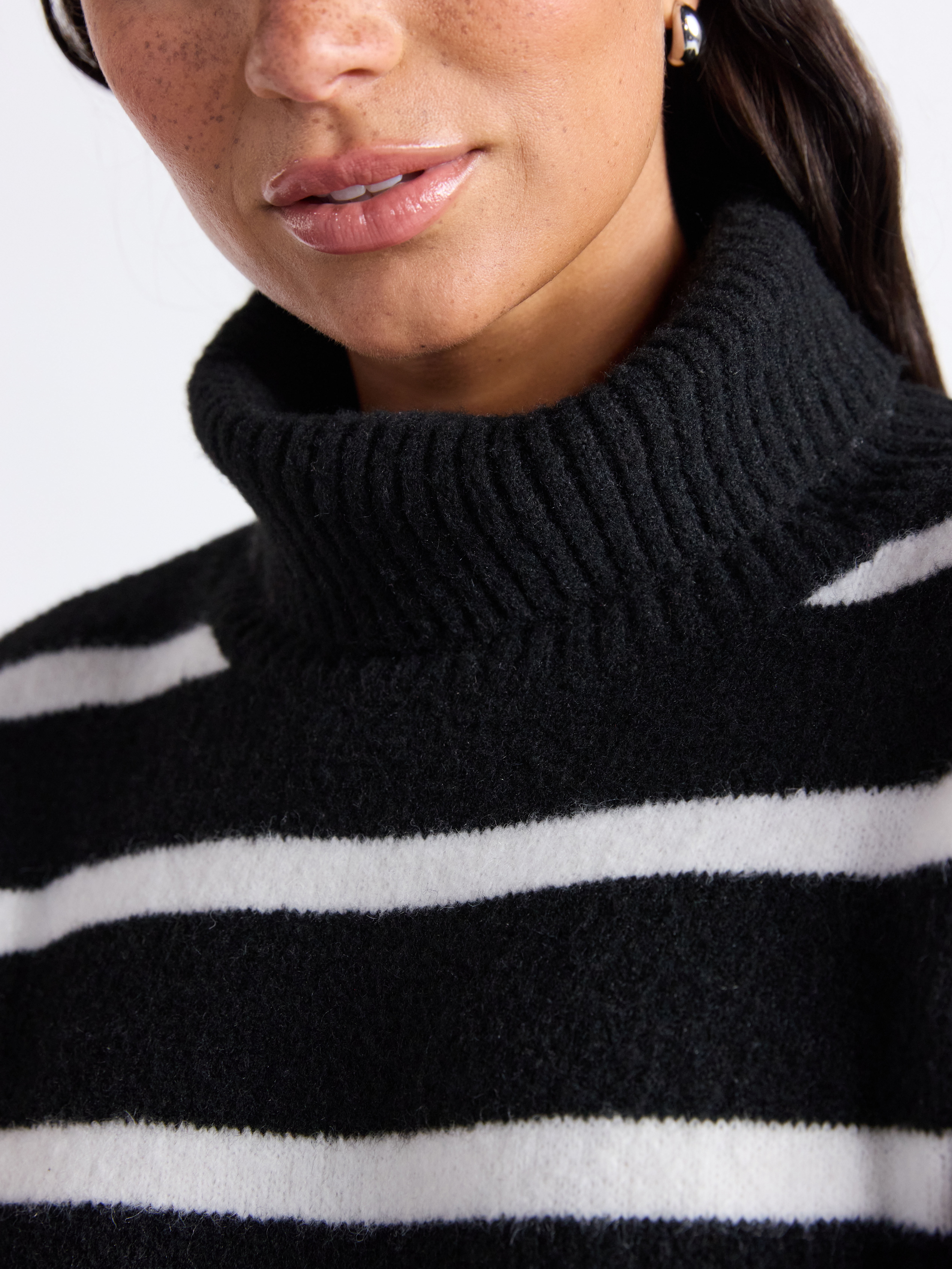 Time and Tru Women's Chunky Turtleneck Pullover Sweater with Long Sleeves, Mid-weight, Sizes XS-XXXL