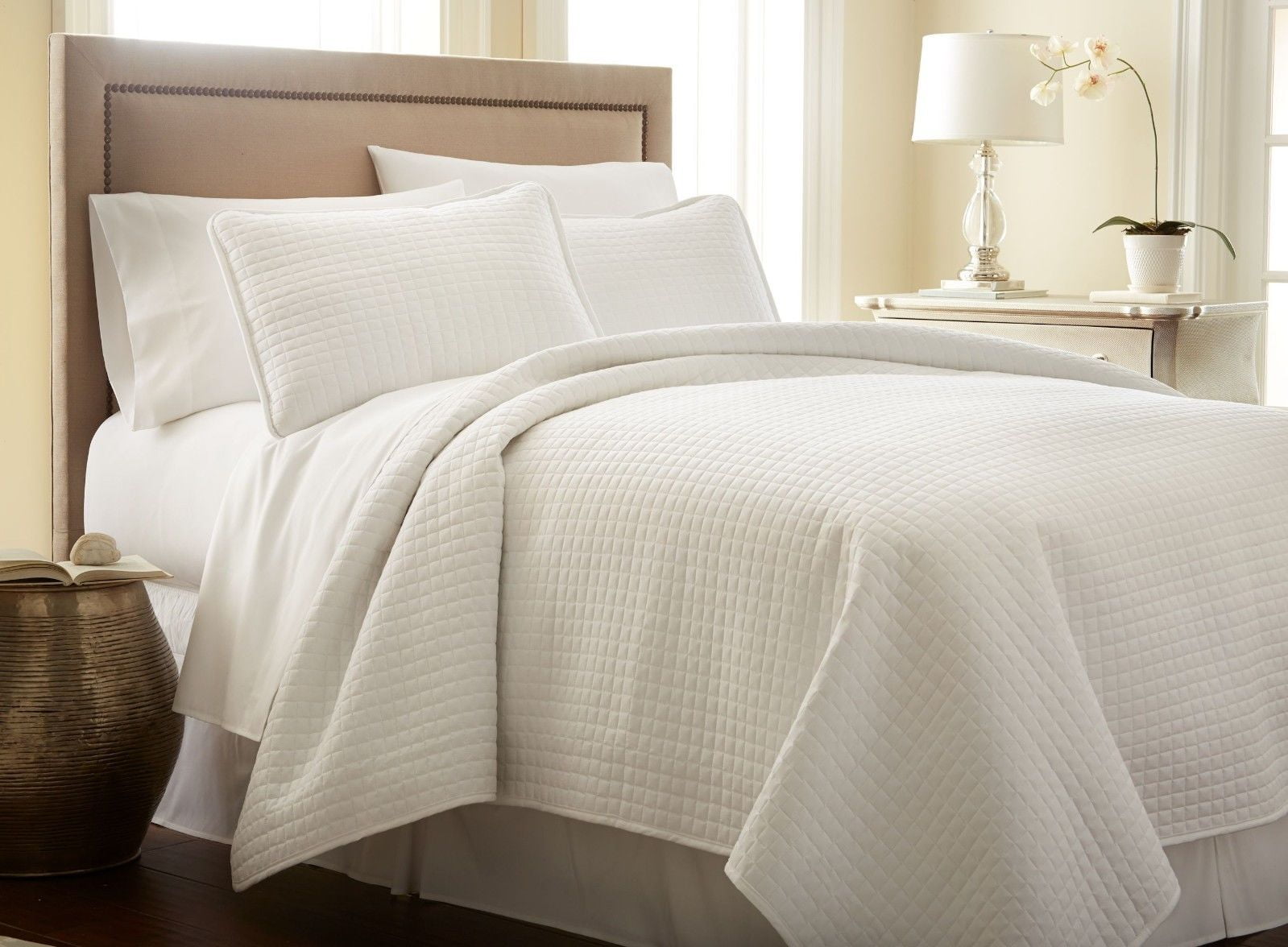 Lightweight 3-Piece Embroidered Brickyard Solid Color Quilt Set
