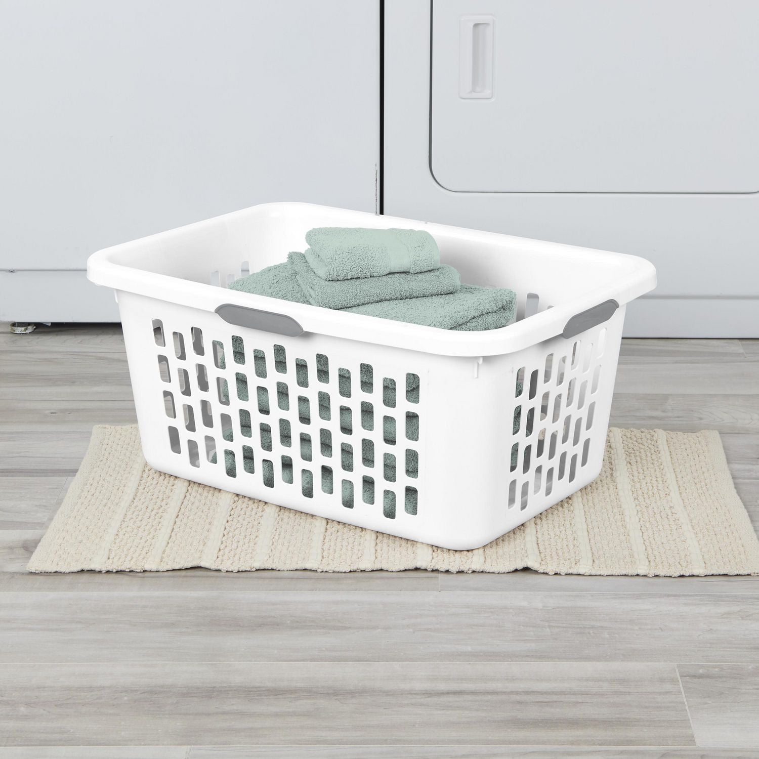 Sterilite 71 L Laundry Basket