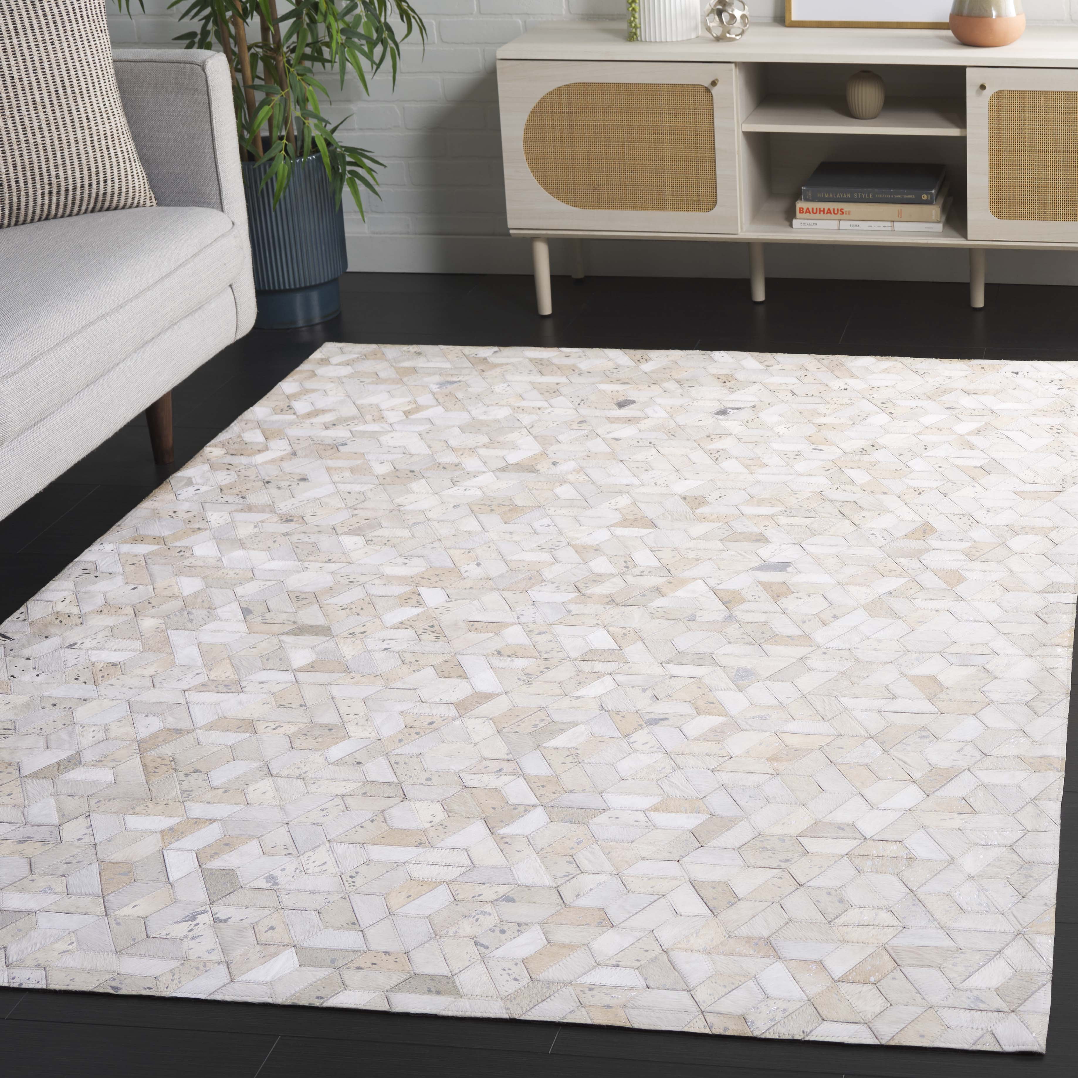 SAFAVIEH Studio Leather June Geometric Area Rug, Ivory/Silver, 5' x 8'