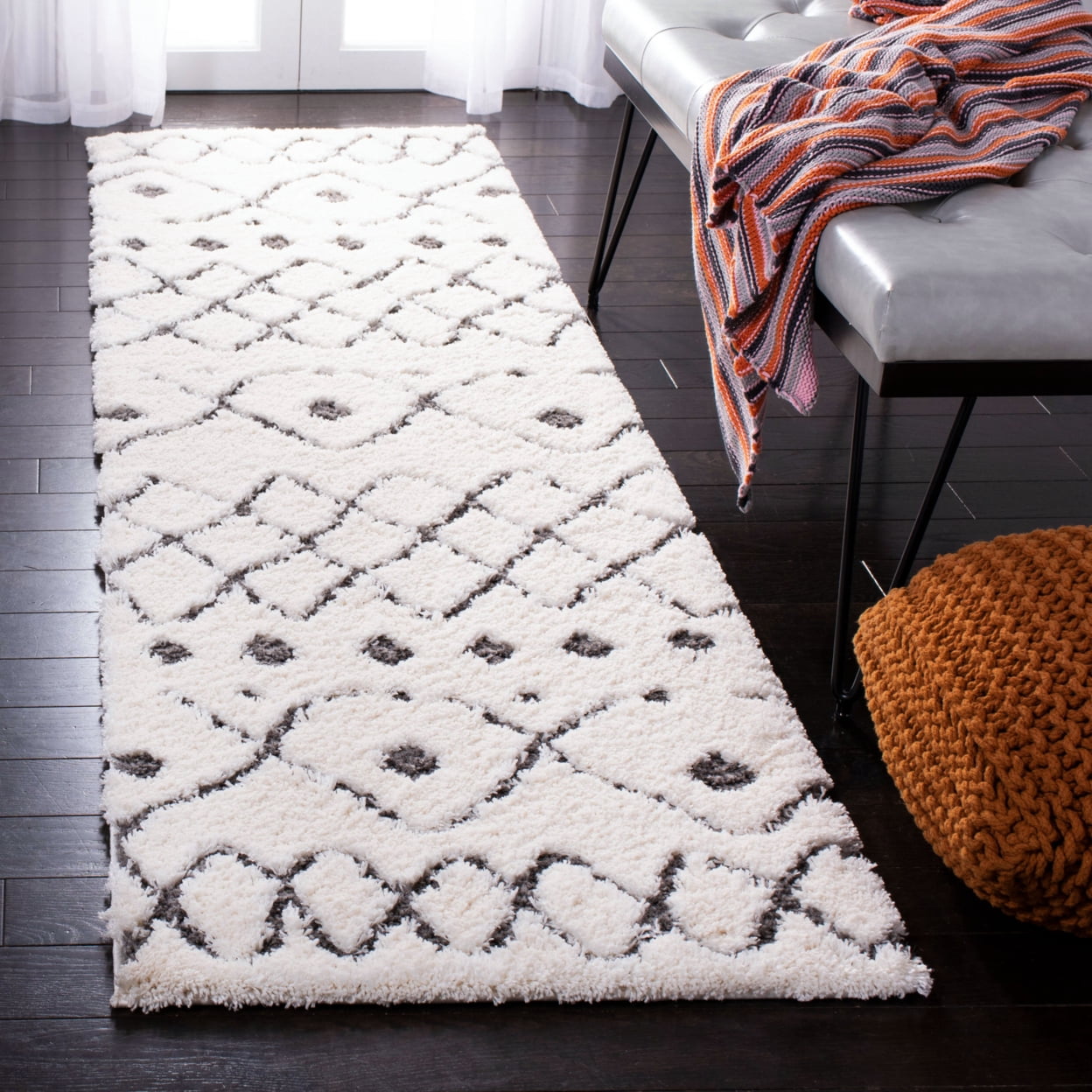 SAFAVIEH Sparta Eliot Geometric Polyester Shag Runner Rug, Ivory/Grey, 2'3" x 8'