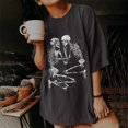 thumbnail image 4 of Patrón de pareja de calavera oscura para mujer Patrón de característica creativa Casual Estampado retro Manga corta suelta Camisetas de cuello redondo para hombres y mujeres Pompotops hfajkhk138740, 4 of 9