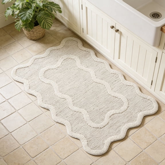 Soft Bath Mat | 40x60cm Absorbent Bathroom Rug with Scalloped Edge | Cream Beige Washable Shower Mat for Tub and Bathroom Floor