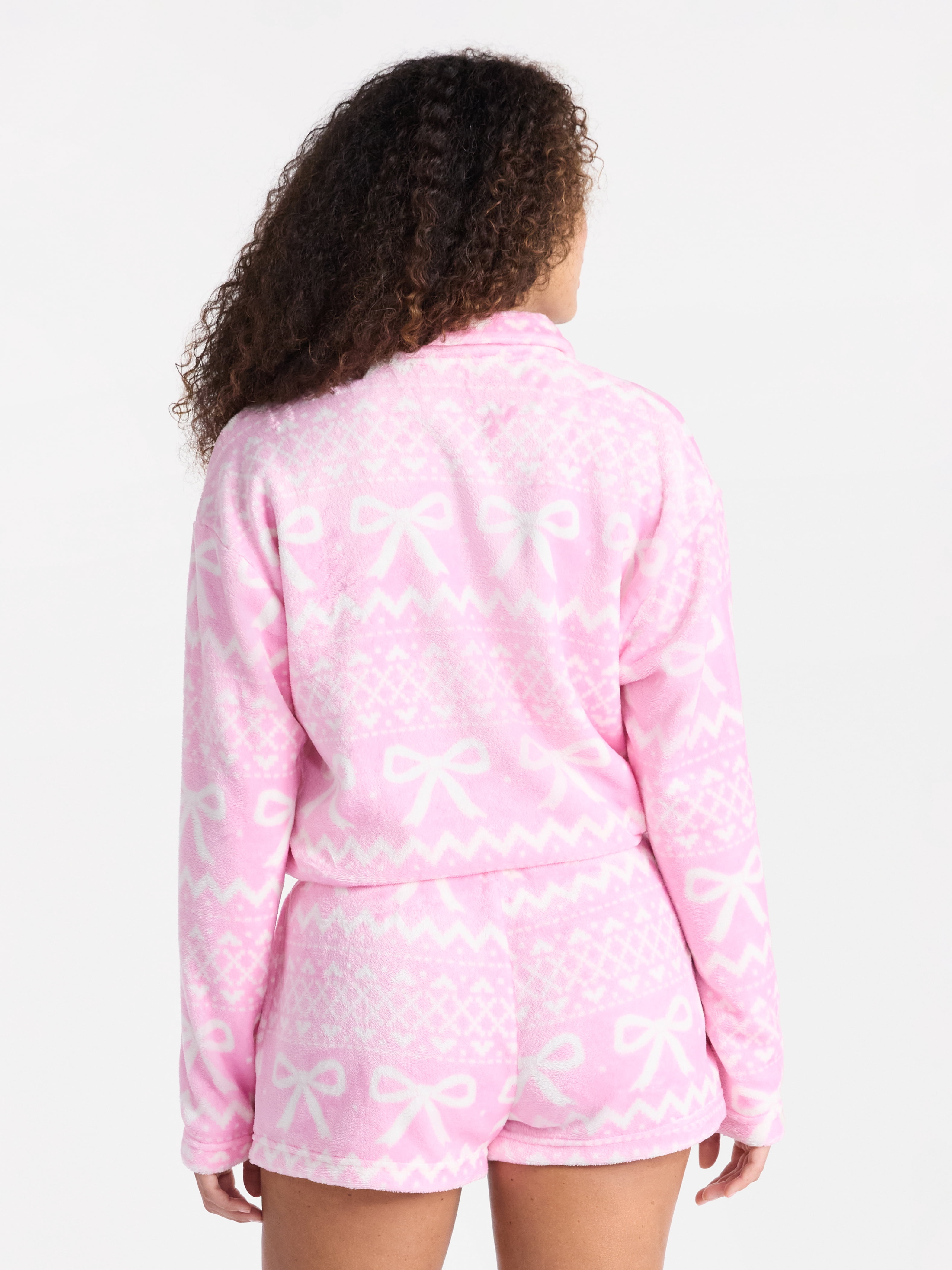 No Boundaries Christmas Quarter Zip Mock Neck Plush Top with Long Sleeves, Women's