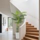 thumbnail image 2 of QinaQin Palmera artificial de 5 pies con maceta blanca, planta tropical decorativa para interior o exterior, ideal para sala, oficina o jardín, 2 of 7