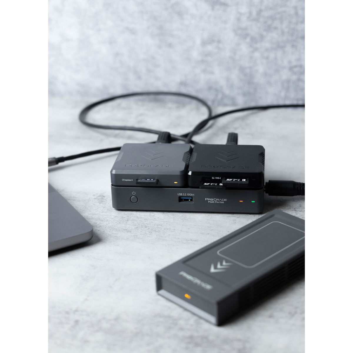 Prograde Digital PG20 Pro Thunderbolt 4 Hub: Electronics - Walmart.com