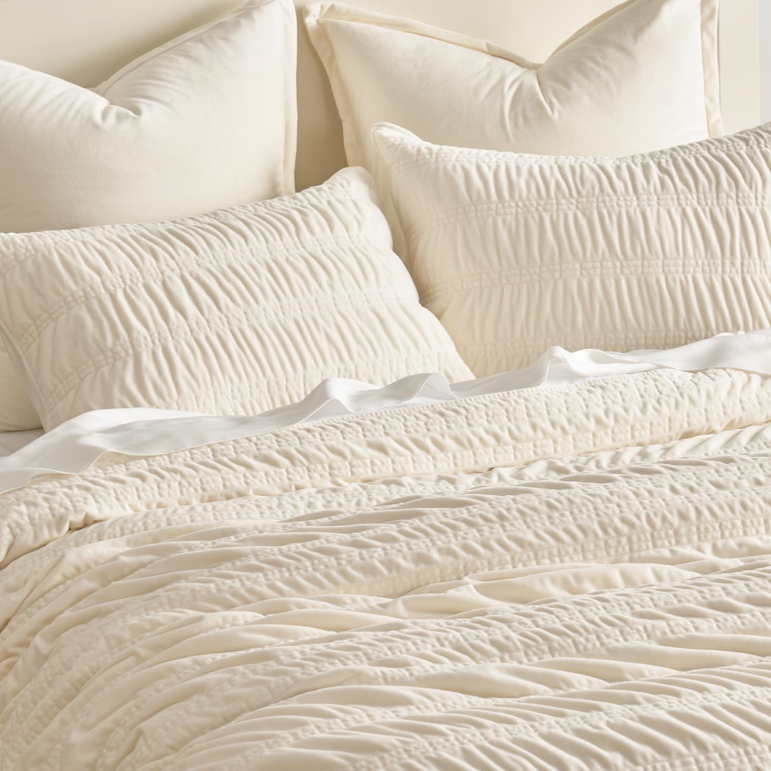 EVERGRACE Velvet Quilt King Size, Luxury Velvet Bedding Set, Ultra Soft Ruched Quilt Sets, Lightweight Comforter Vintage Textured Bedspread Coverlet with 2 Shams for All Season, Cream White
