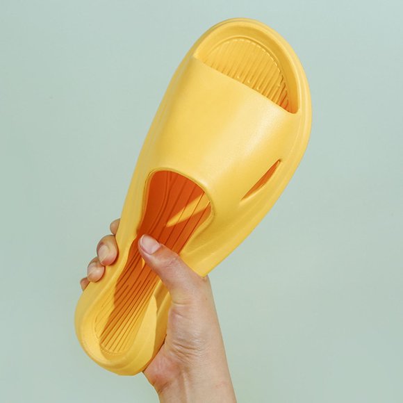 Dvkptbk Pantoufles Nuage pour Femmes et Hommes Intérieur et Extérieur Pantoufles Coussin Antidérapantes Séchage Rapide Sandales de Douche Sandales de Salle de Bain Légères Plateforme EVA Respectueuses de l'Environnement Chaussures Décontractées