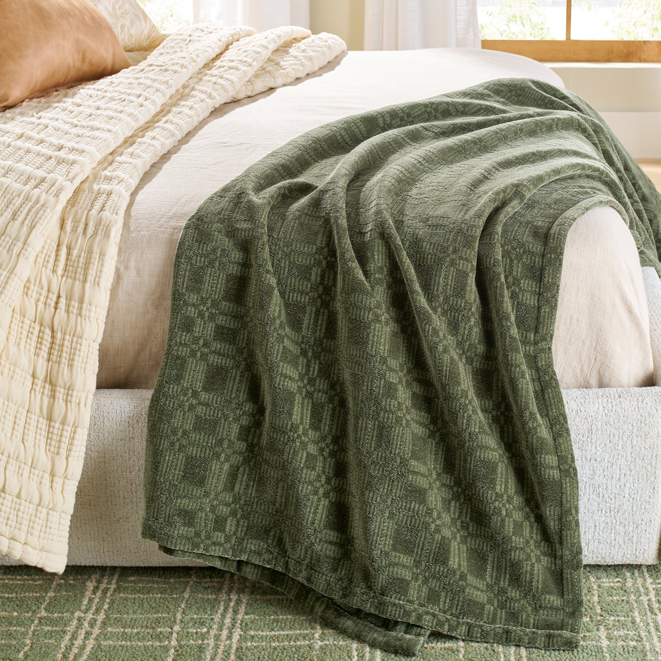Better Homes & Gardens Cypress Tree Chenille Woven 50x72' Throw