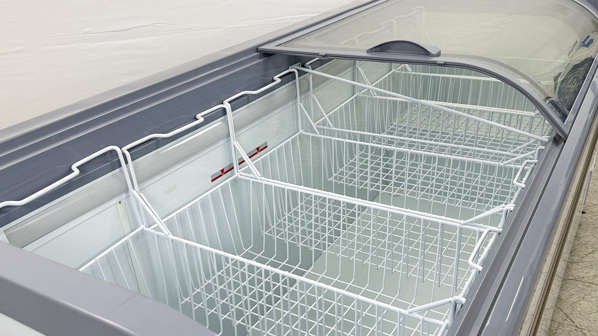79” Commercial Ice Cream Freezer Display Case with Sliding Curved Glass Top, 27 Cu. Ft., 115V R290, NSF Certified