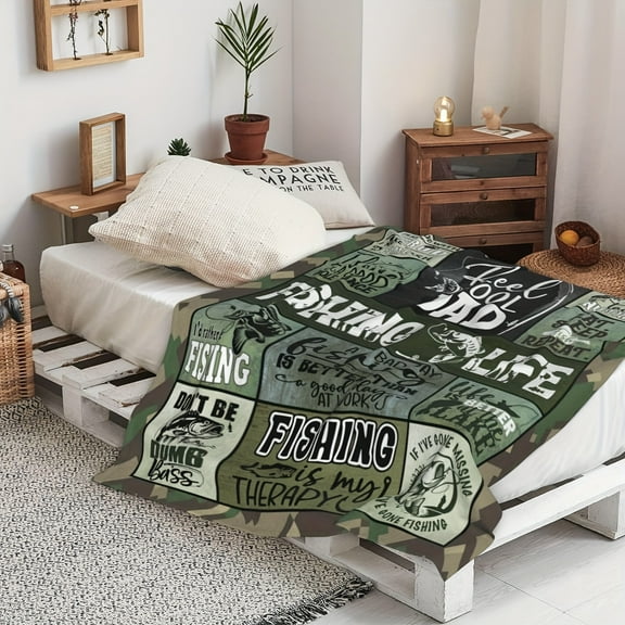 [Fishing-Themed Soft Flannel Blanket] Cool Dad Fishing-Themed Soft Flannel Throw Blanket - Cozy Camo Pattern, Humorous & Heartfelt Messages, Ideal for Couch or TV Snuggling, All-Season Comfort
