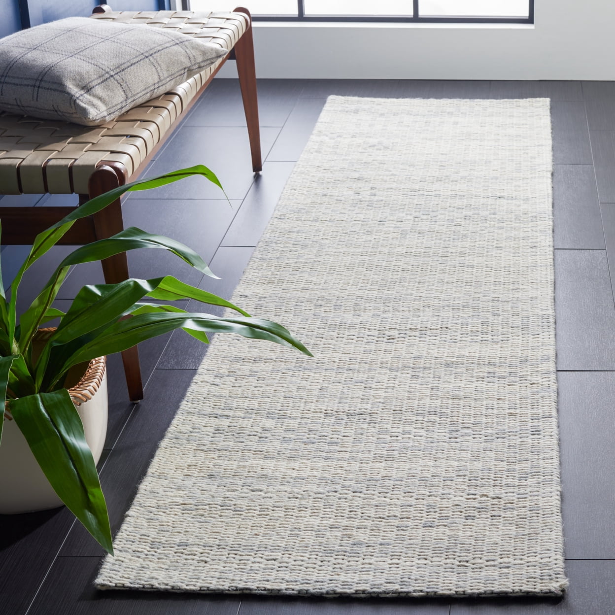 SAFAVIEH Marbella Taegan Distressed Area Rug, Light Grey, 5' x 8'