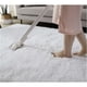 thumbnail image 4 of Alfombra blanca caprichosa para el hogar, diseño moderno con base antideslizante, ideal para dormitorios, áreas de juego y más (160 x 200 cm), 4 of 5