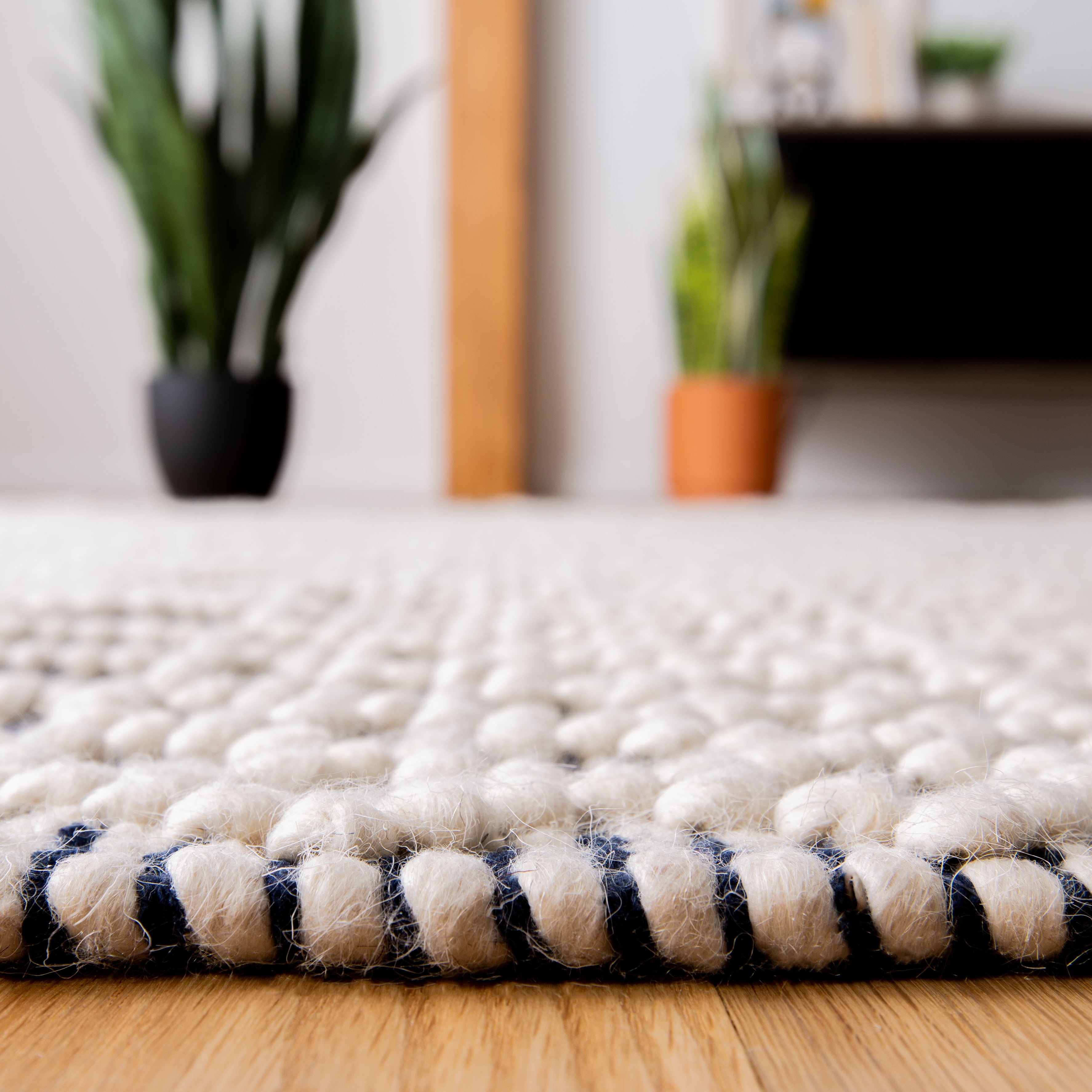 SAFAVIEH Natura Cordelia Southwestern Wool Area Rug, Ivory/Navy, 10' x 14'