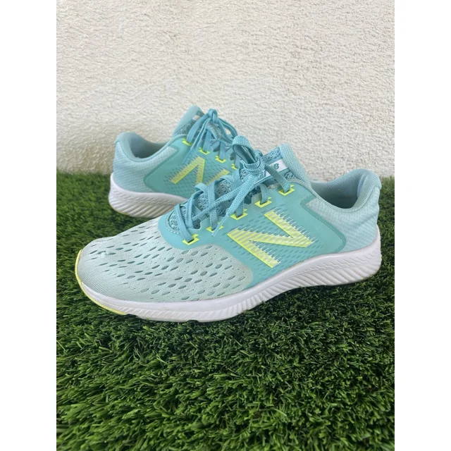 New Balance Women’s White Running Shoes Sneakers Size 8.5 Athletic