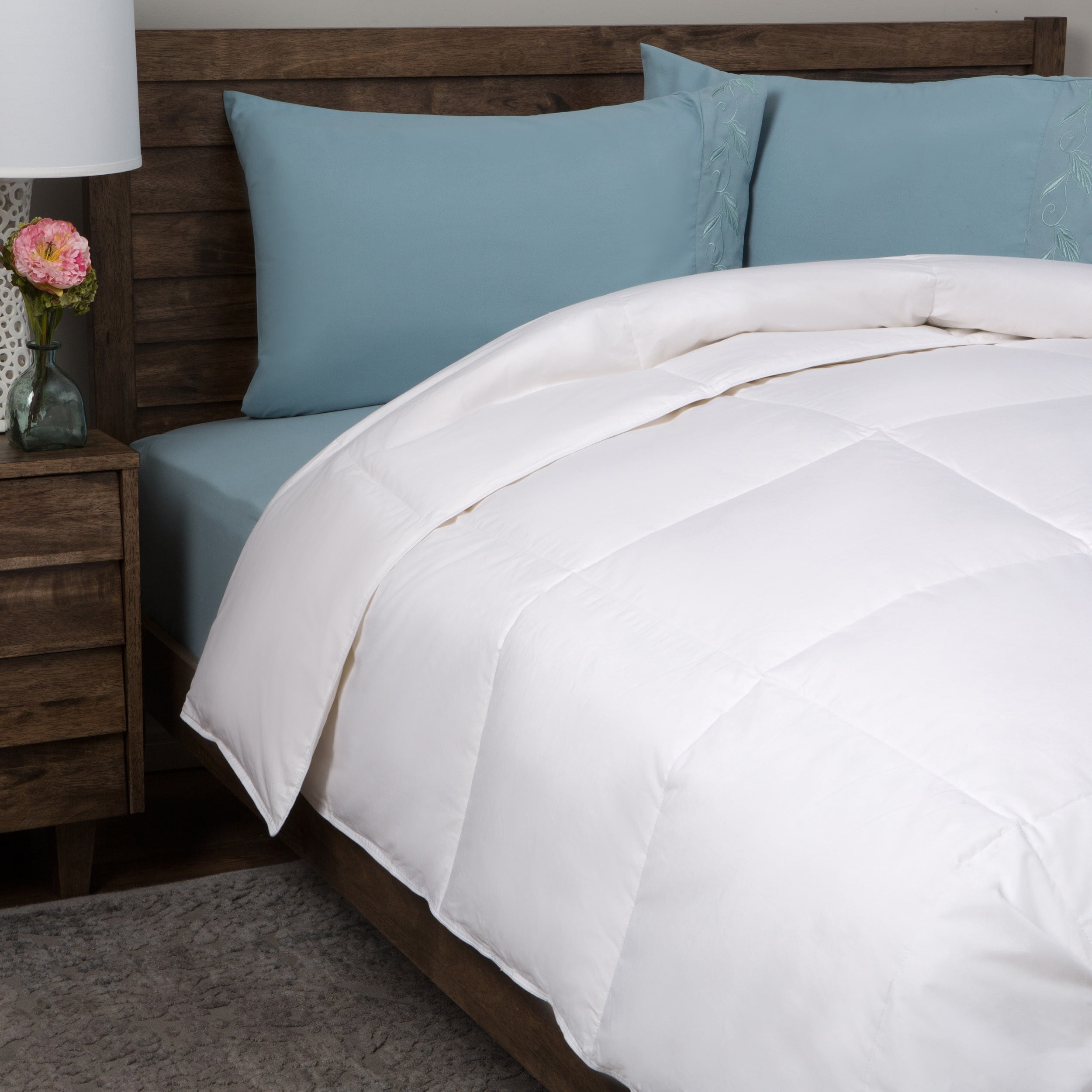 Grandeur Collection 233 Thread Count Cotton Year Round Down Comforter Queen, Full Queen