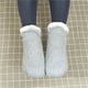 thumbnail image 4 of Calcetines de invierno para mujer con forro polar y suela antideslizante | Súper suaves y cálidos | Suela antideslizante para estar en casa | Disponibles en tallas S y M | 1 par, 4 of 5