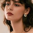 thumbnail image 2 of Pendientes con clip SONNYX para mujer, oro, plata, cristal y perla, 2 of 9