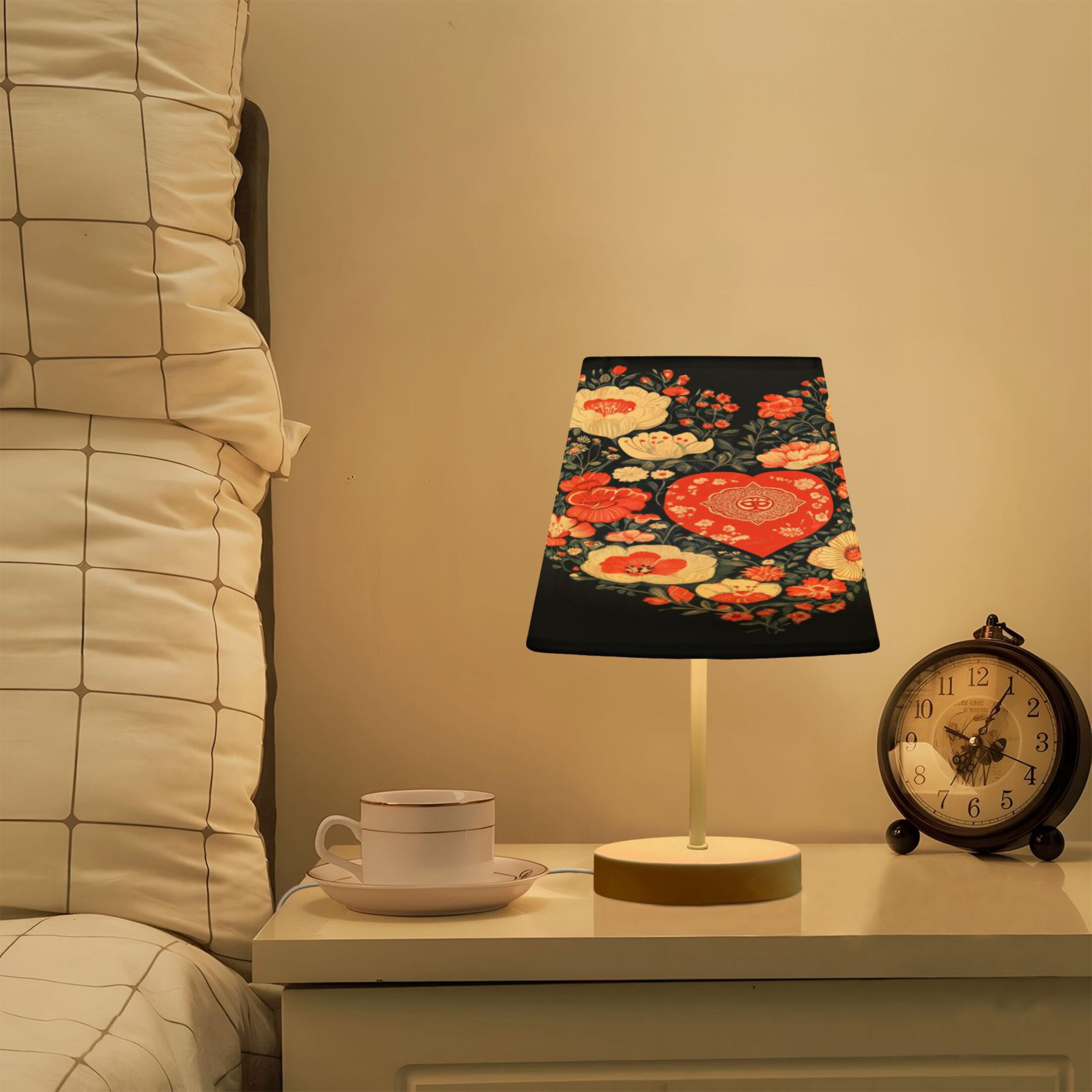 BZSMCE Table Lamp Creative Oil Pattern Of Heart Shaped Simple Pattern Night Light