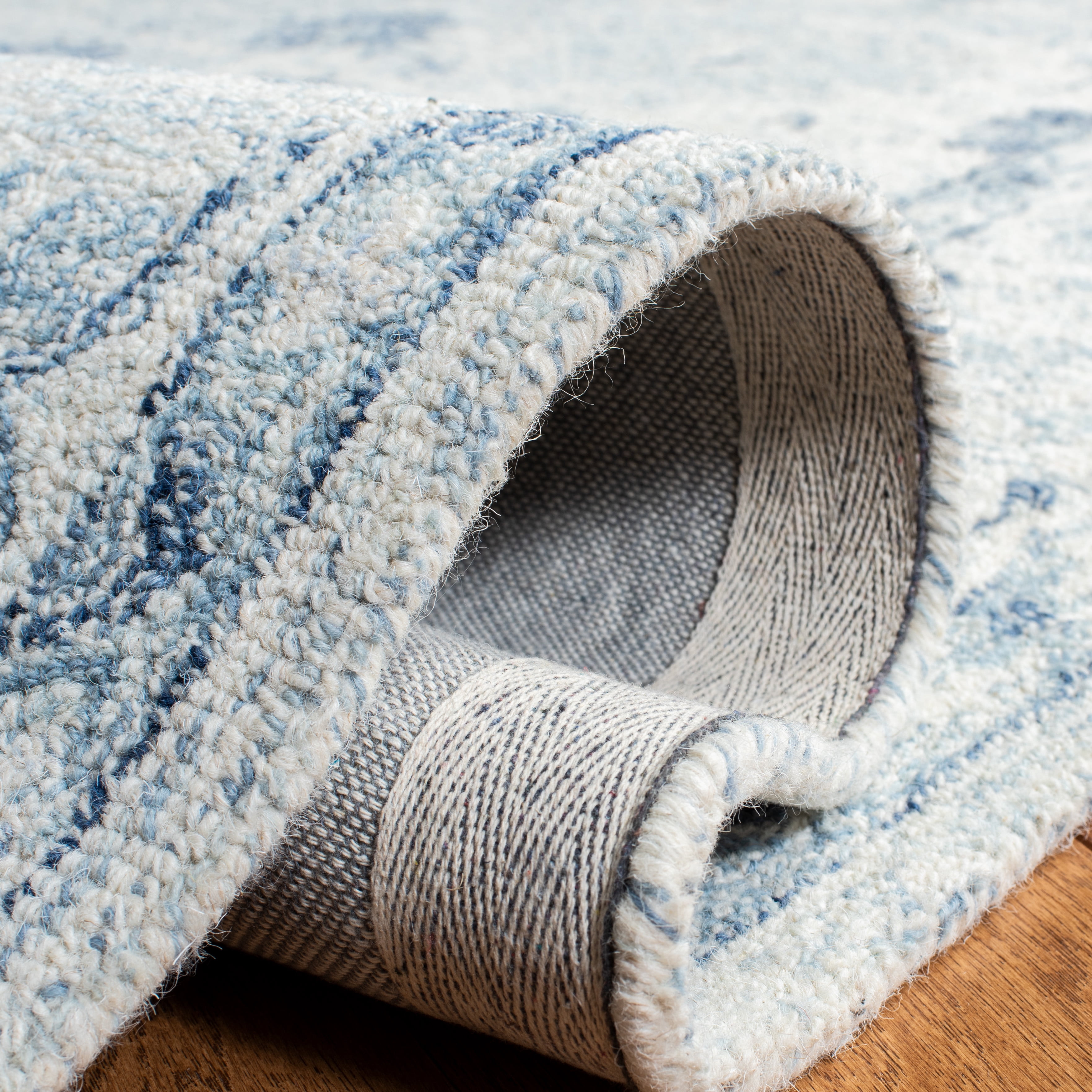 SAFAVIEH Micro-Loop Leon Medallion Area Rug, Blue/Ivory, 8' x 10'