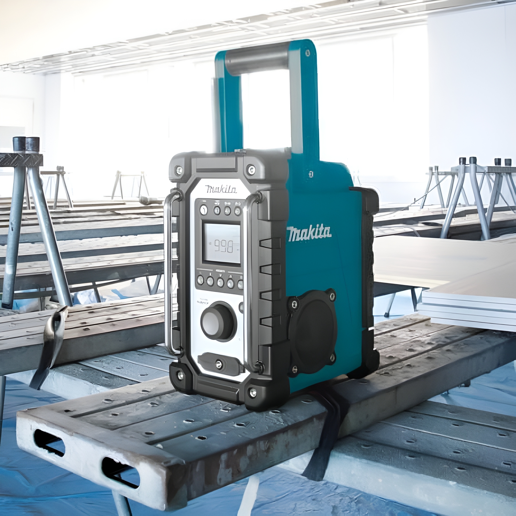 Makita XRM05 18V LXT Lithium Ion Cordless Job Site Radio Tool Only