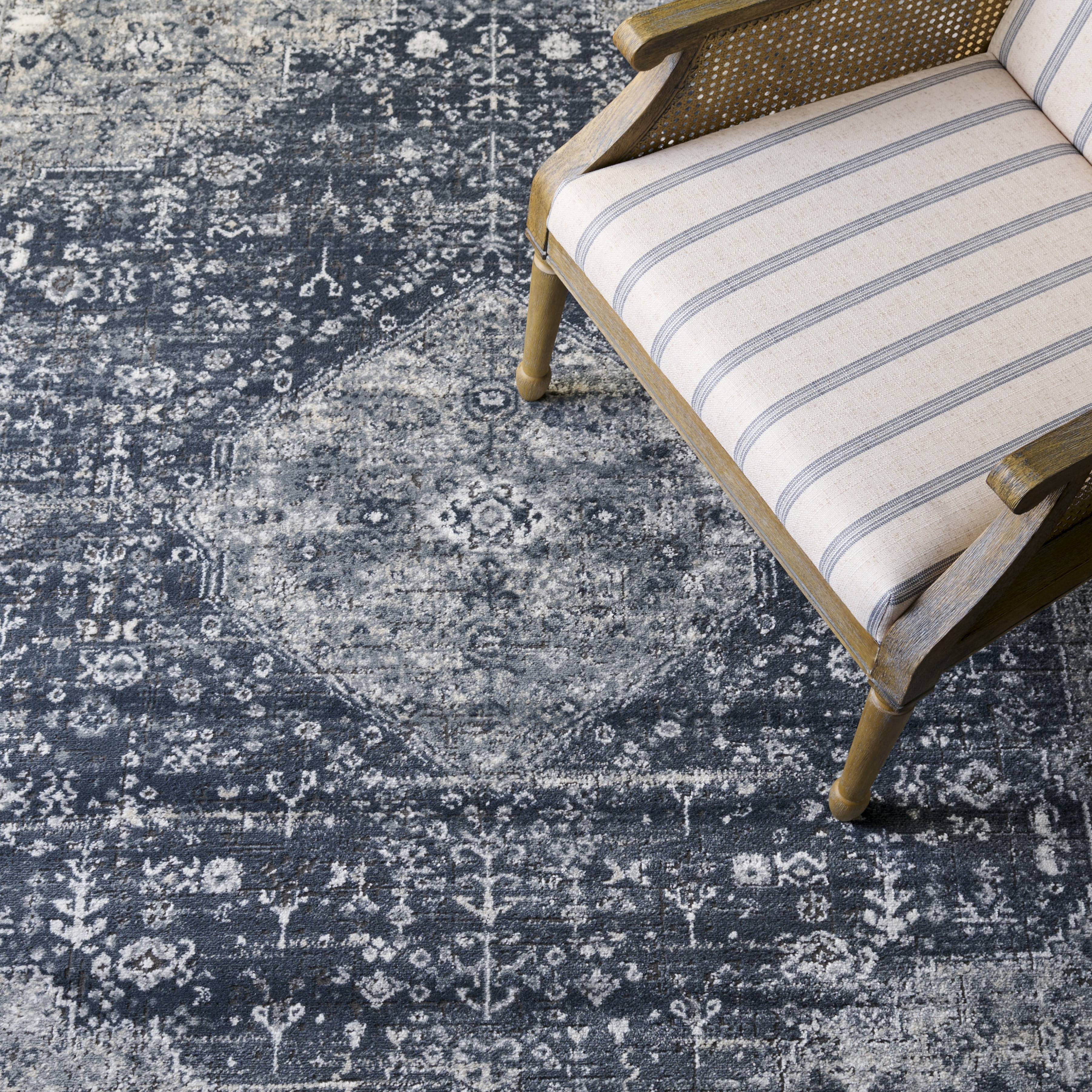 Safavieh Martha Stewart Prarie Oregon Area Rug, Navy/Ivory, 4' x 6'