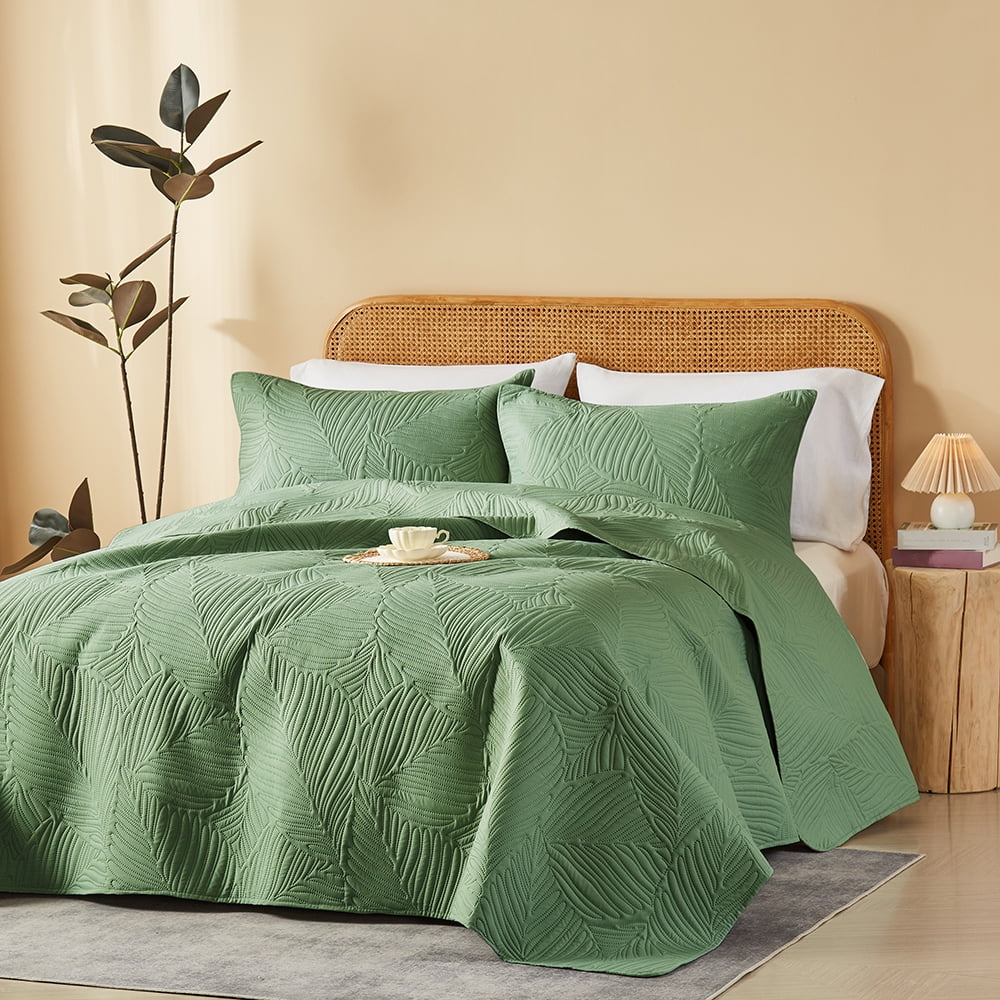 Davulos King Size Quilt Set 3 Pieces,Lightweight Olive Green Bedspread Coverlet Leaf Pattern Quilts for King Bed Microfiber Bed Cover Set for All Season