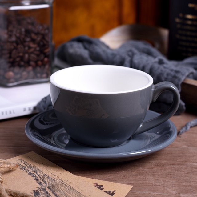 Taza y platillo Barista Latte Art, gran capacidad a elegir para Latte, Cappuccino y Double Espresso 220ml Gris oso de fresa Hogar