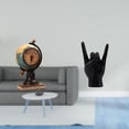 thumbnail image 2 of Reloj de mesa con figura de globo terráqueo moderno en forma de mano, adorno artístico y creativo para estantería, oficina, dormitorio, apartamento o, 2 of 8