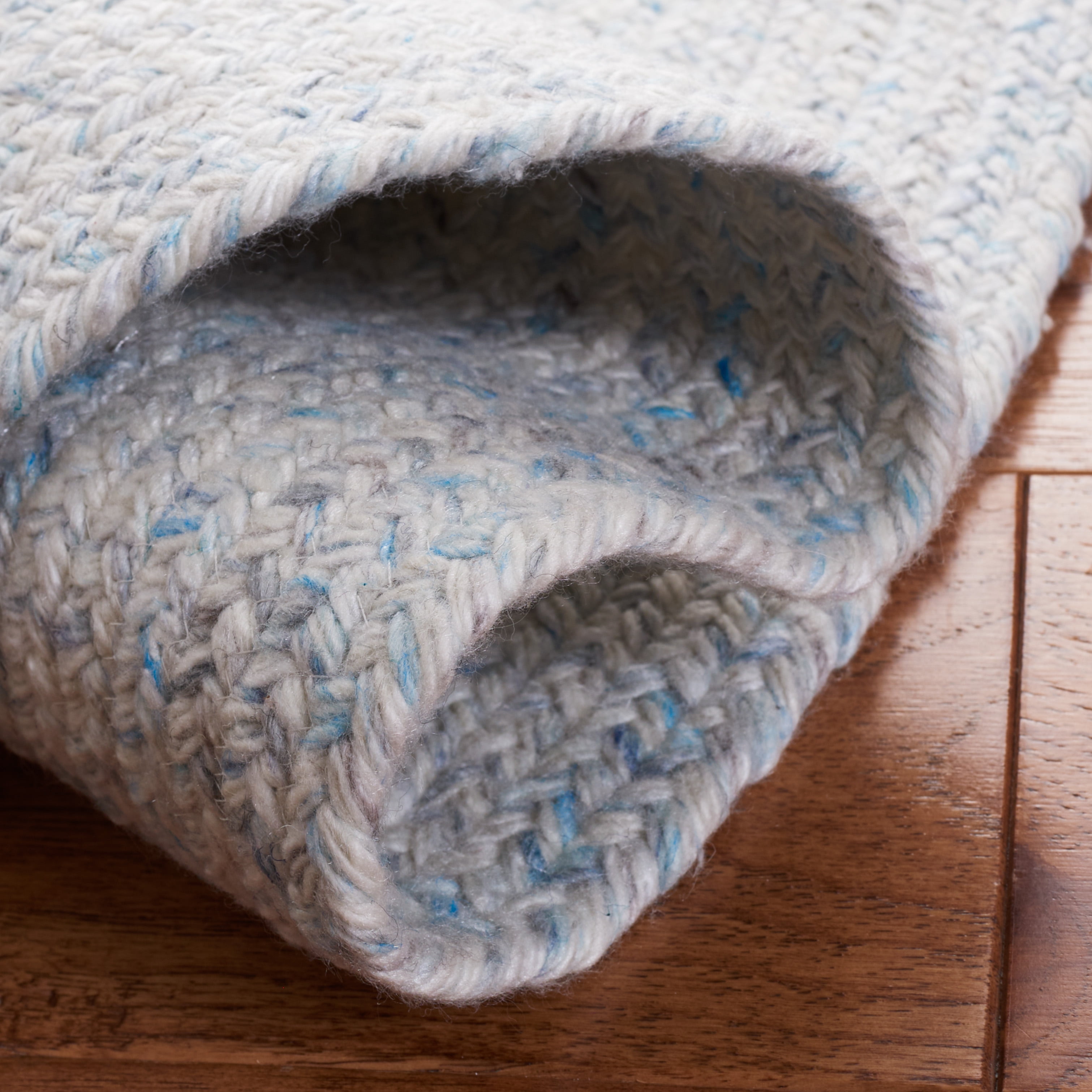 SAFAVIEH Braided Lyla Solid Polyester Reversible Area Rug, Ivory/Light Blue, 3' x 3' Round