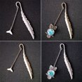 thumbnail image 4 of CAROOTU 2 Pcs Signet Lumineux Rétro Plume Forme Lueur dans le Décor de Queue de Baleine Hibou Foncé, 4 of 7