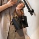 thumbnail image 2 of Mujeres Bolsas Cruzadas Cubos Con Bambú PU Cuero Bolso (), 2 of 8