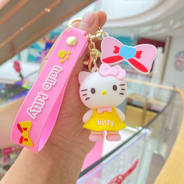 Llavero Kawaii Sanrio Hello Kitty, colgante de muñeca de gato KT de dibujos animados, decoración de mochila escolar, llavero de coche, regalos de joyería para amigos YAOSANBAO BAO unisex