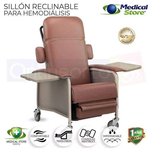 sillón hemodiálisis reclinable rosa 3 posiciones 2 charolas — sillón acojinado para procedimientos con tapizado en vinipiel rosa, vista 3/4 frontal que muestra respaldo alto, reposabrazos acolchados y 2 charolas laterales abatibles y desmontables; mecanismo reclinable en 3 posiciones con sistema Trendelenburg; base con 4 ruedas giratorias de 5 pulgadas (12.7 cm) y frenos en ruedas traseras. Dimensiones: 128 cm alto x 78 cm ancho x 94 cm profundidad; ancho entre brazos 56 cm; soporta hasta 135 kg. A menudo utilizado en hemodiálisis y para extracciones de sangre por su diseño clínico y movilidad.