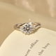 thumbnail image 5 of Anillo de compromiso abierto de moissanita con piedra Sansheng de estilo coreano y seis garras de diamante micro de 1 quilate, regalo de plata esterlina, 5 of 5