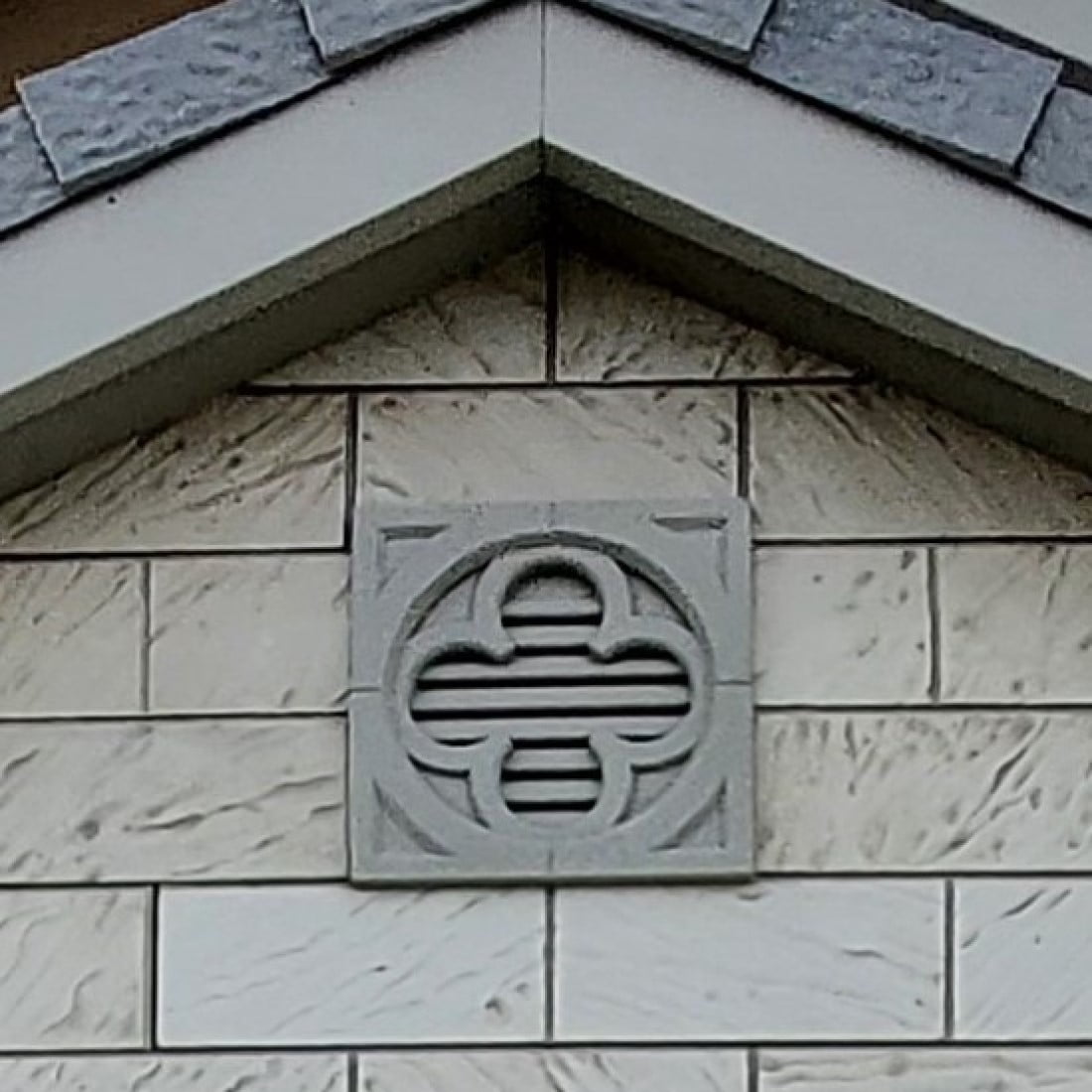 SnapTight Attic Gable Vent, Clover Style, Polyurea-Coated EPS Foam, Weather-Resistant, Divine White, 17.5 in x 17.5 in x 3 in, 1 pack