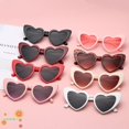 thumbnail image 2 of EQUIPAJE Gafas De Sol En Forma De Corazón Accesorios Para Mujer Amor Gao Jiahui unisex, 2 of 2
