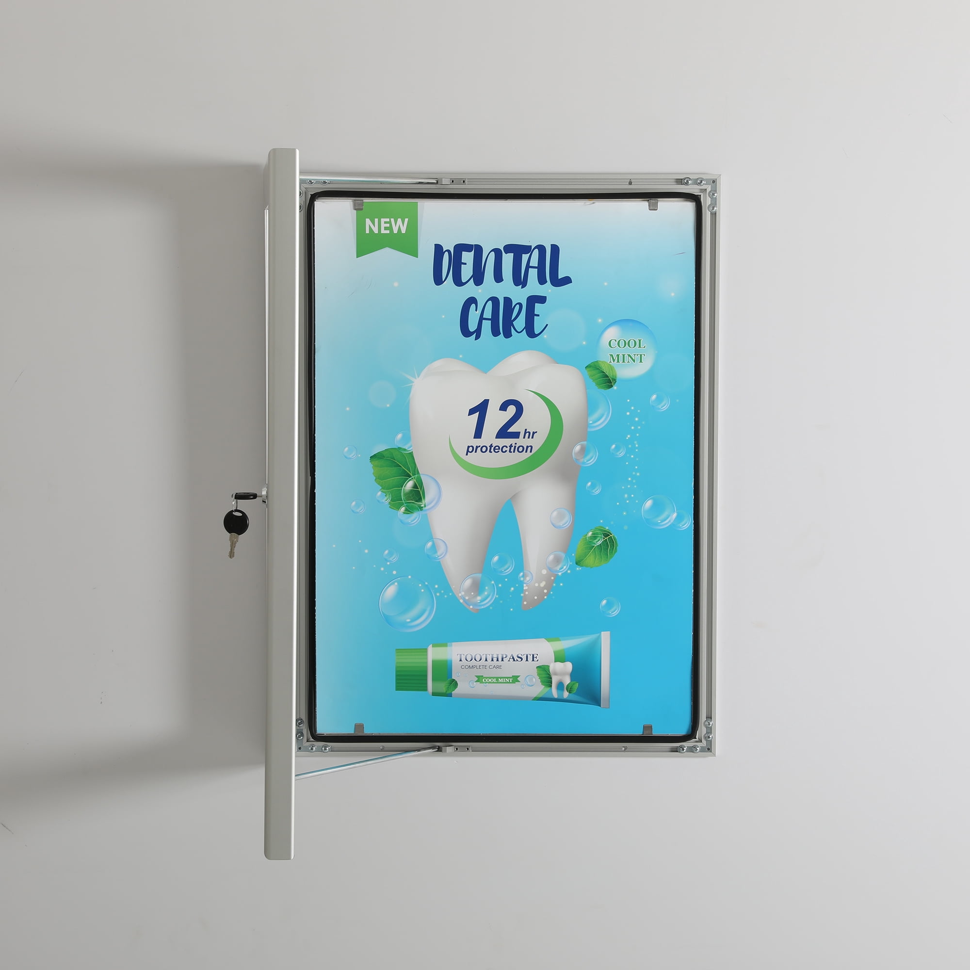 M&T Displays Enclosed Lockable Sealed Poster Showboard 22x28 Inches Silver Aluminum Noticeboard Bulletin Board For Office School Classroom Hospital Commercial Use