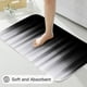 thumbnail image 5 of Juego de 4 cortinas de ducha con degradado rojo y negro con alfombras y tapa de inodoro, juego de baño de tela impermeable simple y moderno, juego de decoración de baño abstracto gótico con rayas, 5 of 6