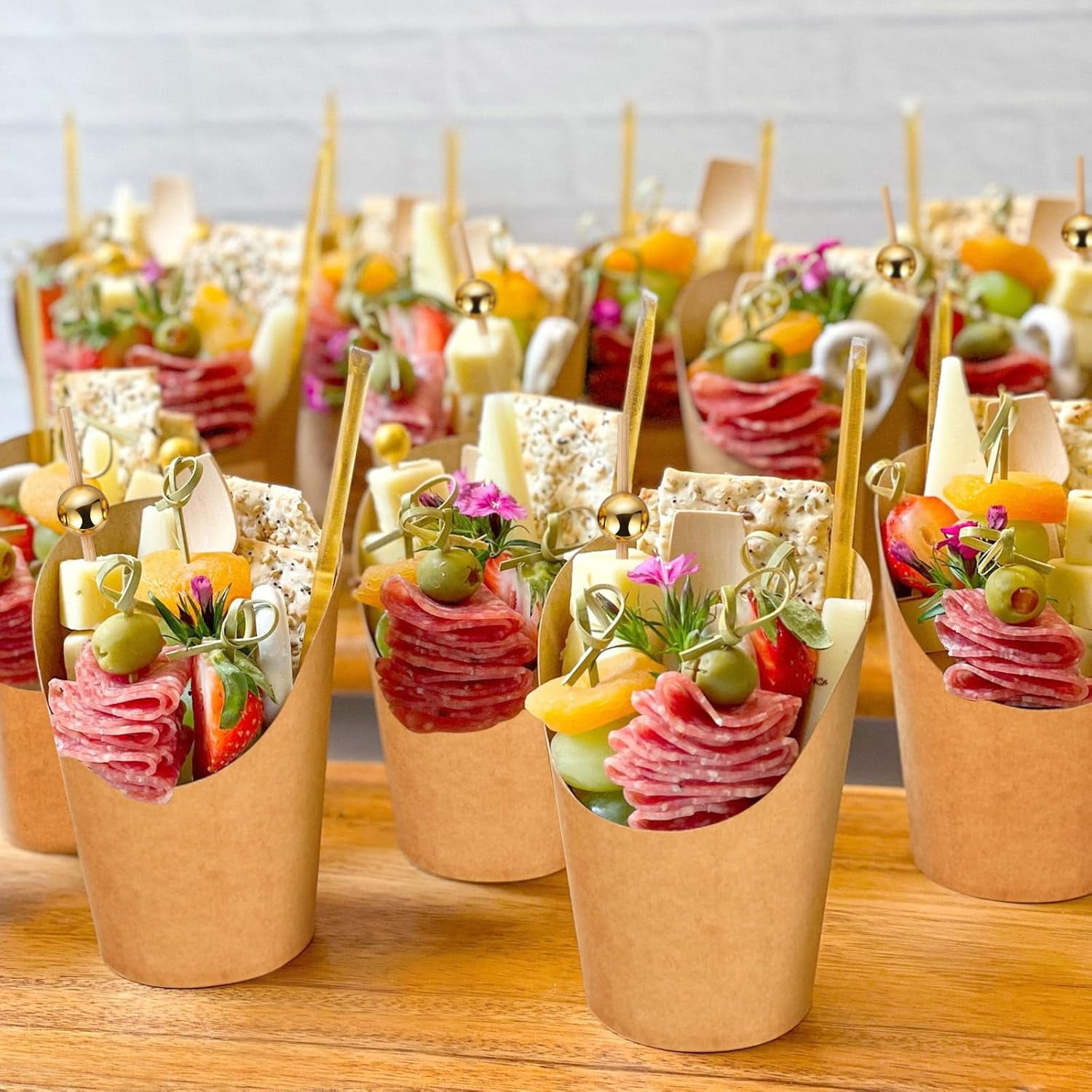 SONGAUN 100 Sets Charcuterie Cups, Disposable Appetizer Cups, 4 oz Brown Kraft Paper Snack Boxes (100 Cups+100 Bags+200 Sticks)